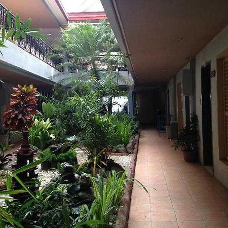 Queen\'S Beach Resort Manoc-Manoc Экстерьер фото