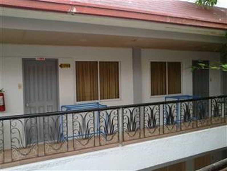 Queen\'S Beach Resort Manoc-Manoc Экстерьер фото
