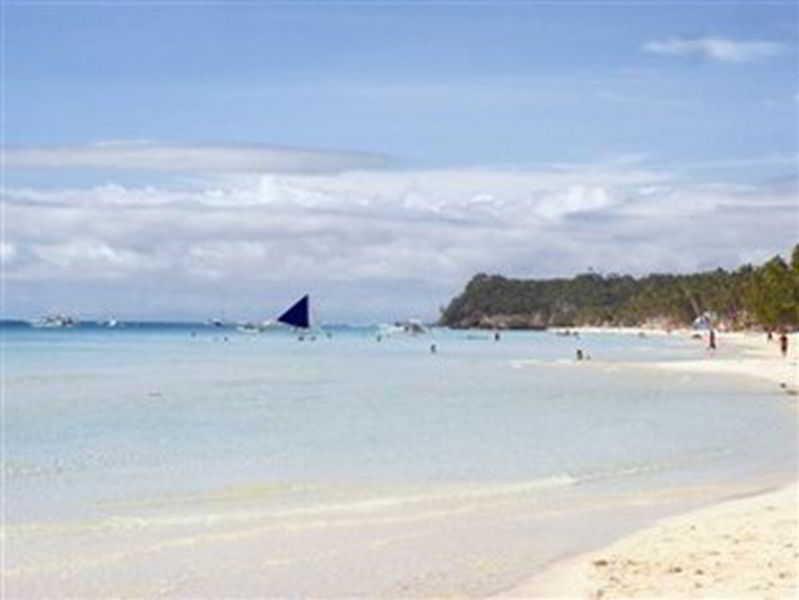 Queen\'S Beach Resort Manoc-Manoc Экстерьер фото