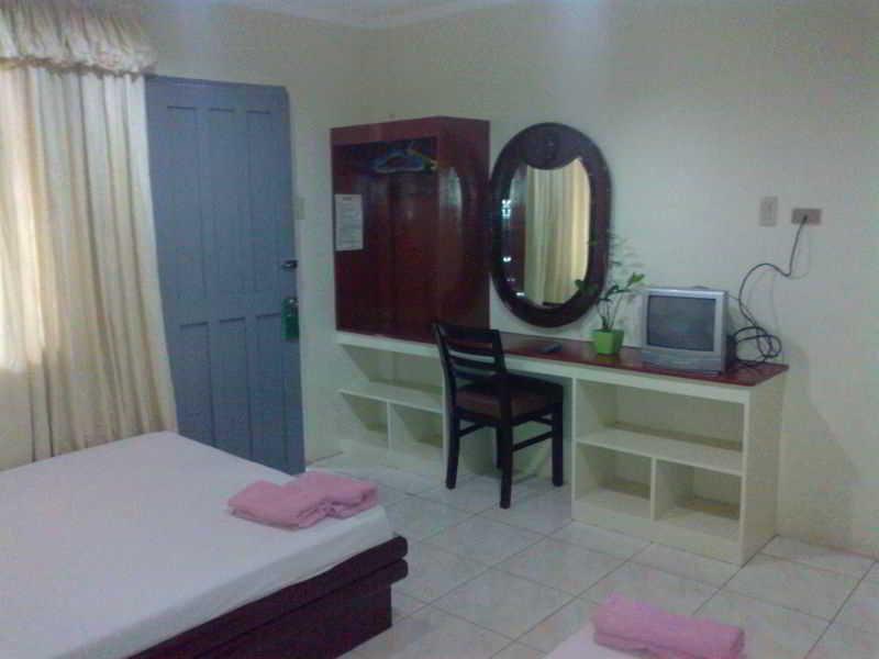 Queen\'S Beach Resort Manoc-Manoc Экстерьер фото
