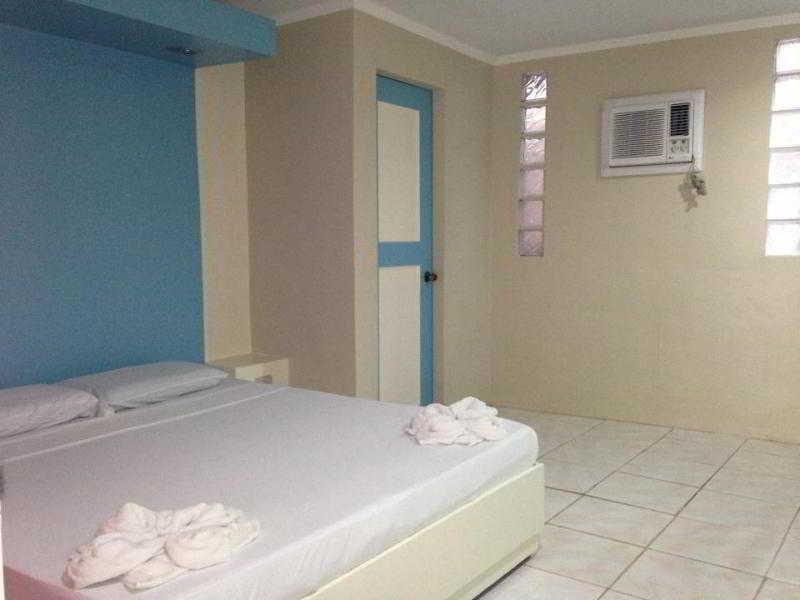 Queen\'S Beach Resort Manoc-Manoc Экстерьер фото